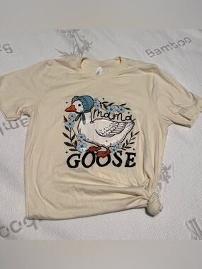 Mama Goose Graphic Tee - Cream with Blue & Orange Accents NWOT Women’s Sz M